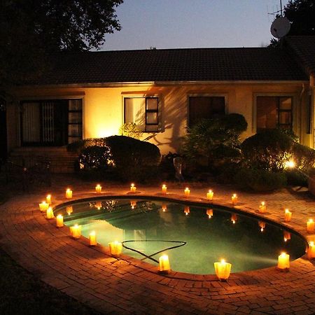 A Hundred Thousand Welcomes B&B Sandton Esterno foto