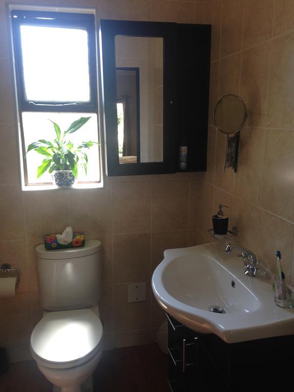 A Hundred Thousand Welcomes B&B Sandton Esterno foto
