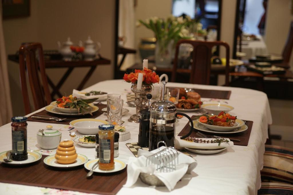 A Hundred Thousand Welcomes B&B Sandton Esterno foto