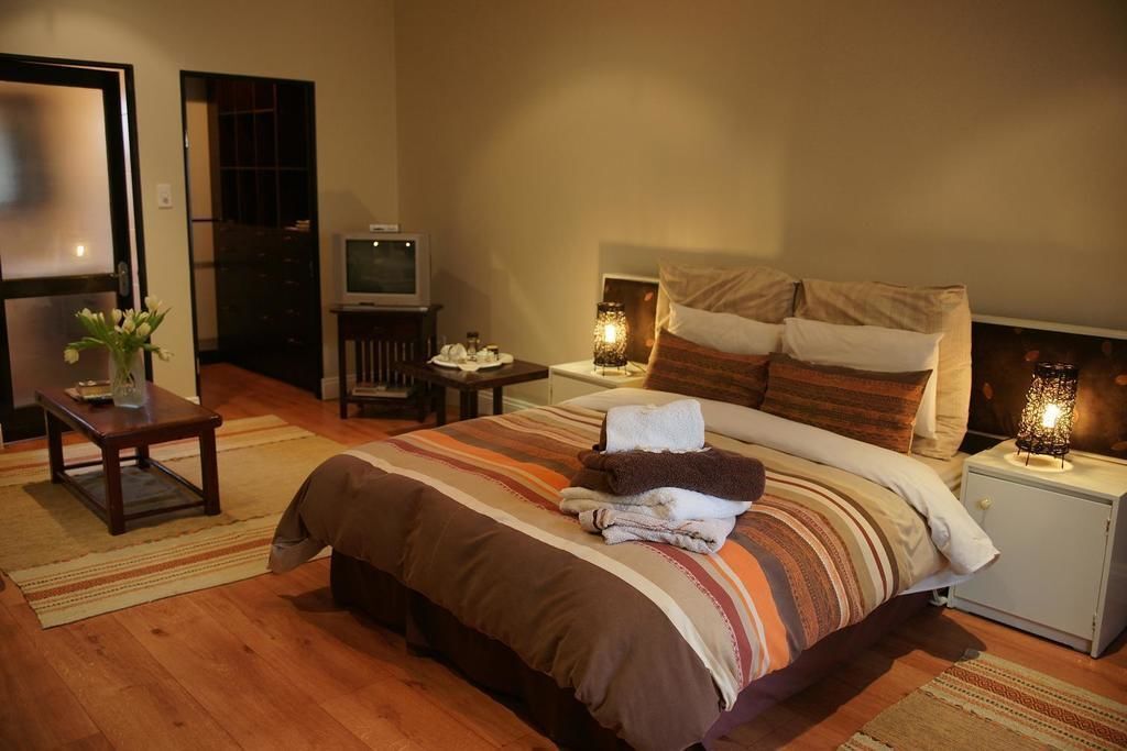 A Hundred Thousand Welcomes B&B Sandton Esterno foto